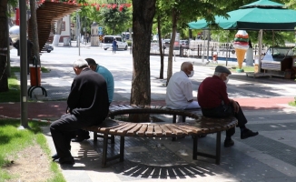 Malatya’da yaşlılar 2'inci kez sokağa çıktı