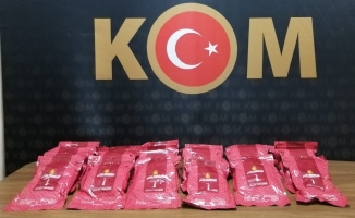 Malatya'da 15 adet kaçak telefon ve nargile tütünü yakalandı