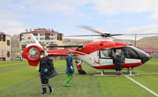 Hava Ambulansı iki hastayı hastaneye yetiştirdi