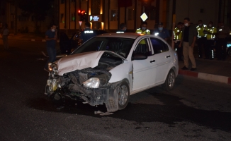 Sivil ekip aracı kaza yaptı: 1 polis yaralı