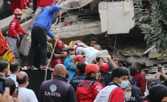 İzmir'deki enkazdan bir kişi daha kurtarıldı