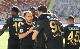 Yeni Malatyaspor kendi sahasında 3 puanı kaptı: 2-0