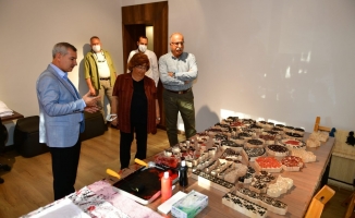 Eski Bakan Akşit, Yeşilyurt’taki tekstil müzesini inceledi
