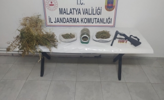 Malatya’da narkotik operasyonu! 2 kilo kubar esrar ele geçirildi