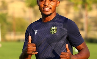 Yeni transfer Walter Bwalya ilk antrenmanına çıktı