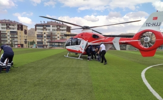 Yaralı gencin imdadına hava ambulansı yetişti