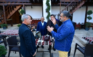 Başkan Çınar, sinema sanatçılarını Tarihi Yeşilyurt Konaklarında ağırladı