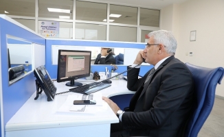 Başkan Güder, Çağrı Merkezi'nde telefonları cevapladı