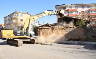 Battalgazi’deki metruk binalar tek tek yıkılıyor  