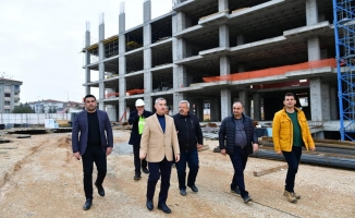 Başkan Çınar, yeni belediye hizmet binasının inşaatını inceledi