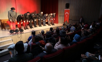 "İstiklal yolu Mehmet Akif" tiyatro oyunu izleyici ile buluştu