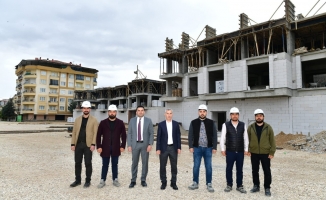 Başkan Çınar, kentsel dönüşüm alanını inceledi  