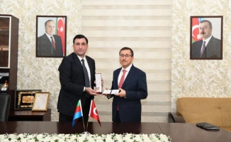 Rektör Kızılay’a Azerbaycan’dan özel devlet ödülü  