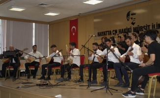 Neşet Ertaş türkülerinin söylendiği konsere ilgi  