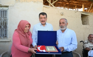 Başkan Gürkan, şehit babasını ziyaret etti