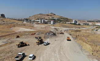 Büyükşehir Belediyesi Çamurlu'da 30 metrelik yol açıyor