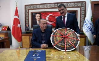 Cumhurbaşkanı Erdoğan Büyükşehir Belediyesini ziyaret etti