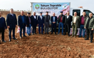 Cumhuriyet Örnekköy’e proje ile arpa ve buğday tohumu ekildi