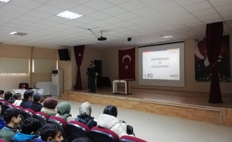 Malatya’da polis okullarda SİBERAY'I anlattı