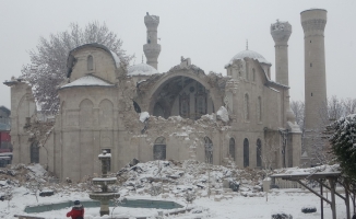 Malatya’da tarihi cami depremde yıkıldı