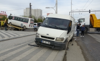 Malatya’da iki minibüs çarpıştı!