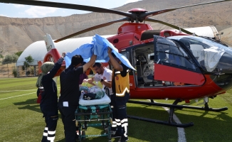 Hava ambulansı yeni doğan bebek için havalandı