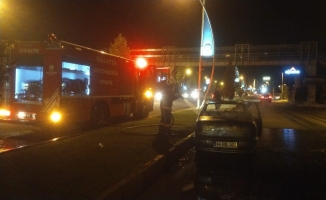 Otomobil alev topuna döndü: 2 yaralı