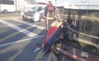 Malatya’da araç trambüsle çarpıştı: 1 ölü, 2 yaralı