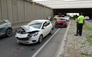 5 aracın karıştığı kazada 3 kişi yaralandı
