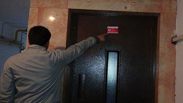 Kırmızı etiketli asansörler tehlike saçıyor!